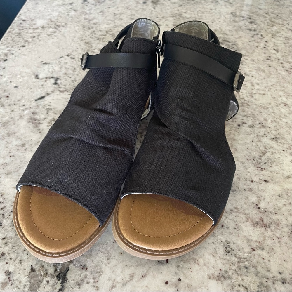 NEVER WORN Blowfish shoes size 7.5